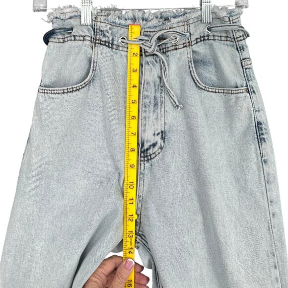 ELITE PINK Light Wash Paperbag Waist Drawstring Frayed Hem Wide Leg Jean Size 29 - Picture 3 of 7